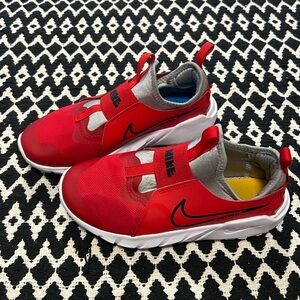 Nike Boys size 4  gently used. Worn in doors only